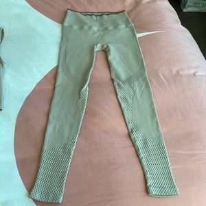 JOJA athletic set in Hazelnut.